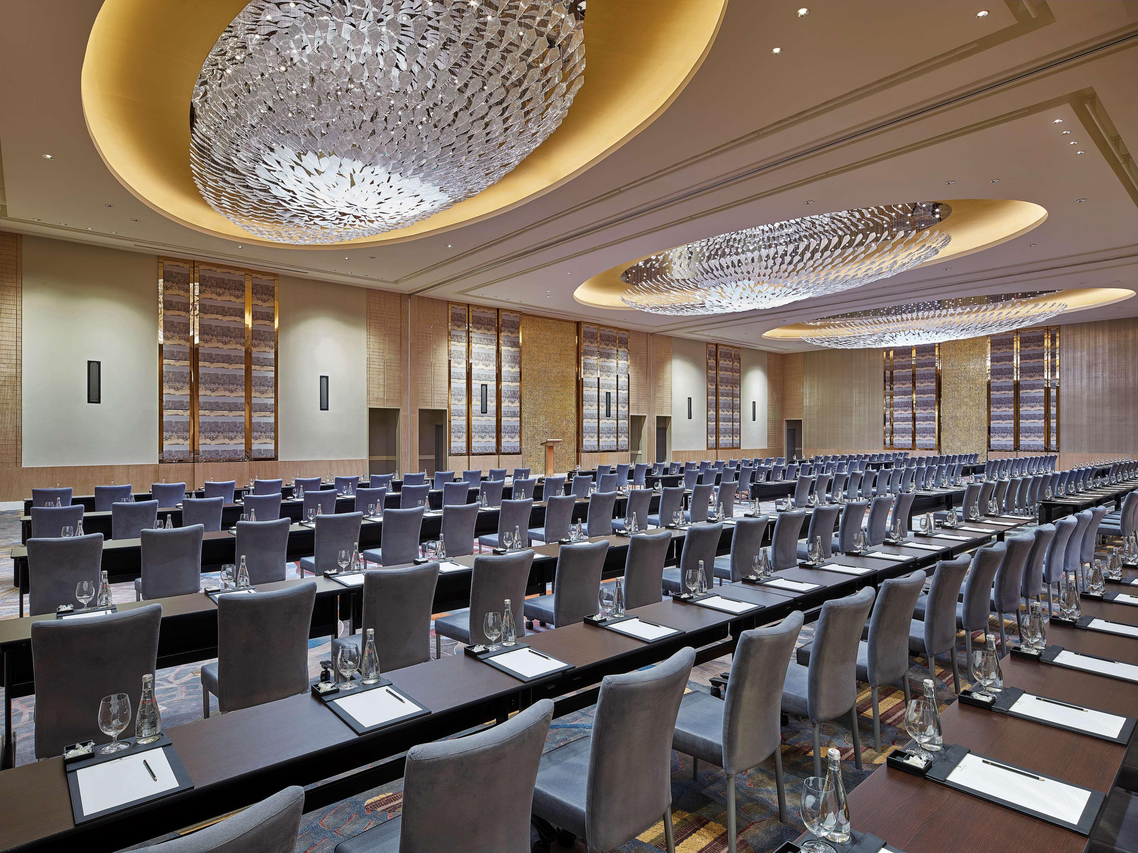 Hotel Shangri-la The Fort, Manila 5*